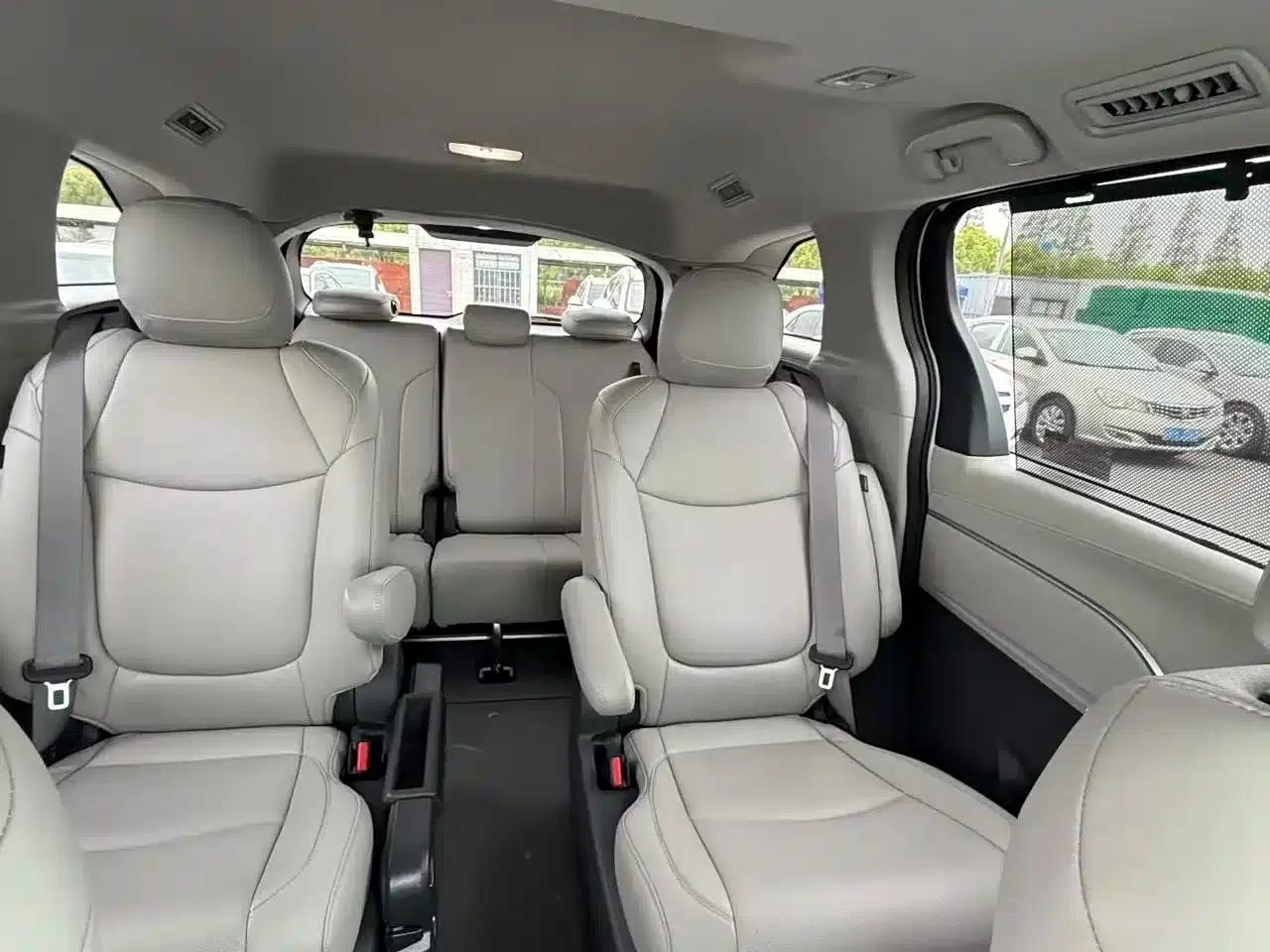 2026 Sienna 2.5L Hybrid 2WD Comfort Edition — миниатюра 18