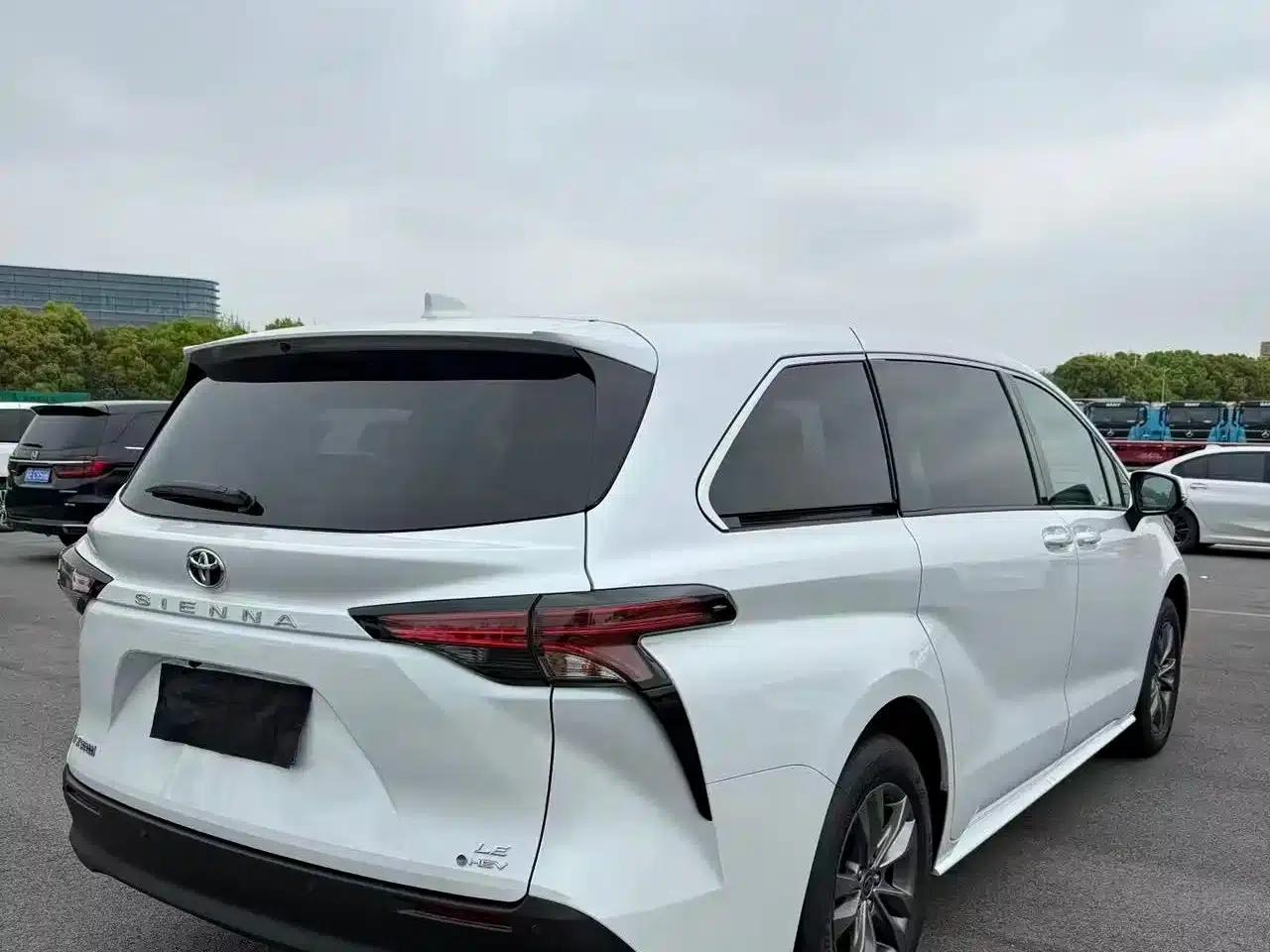 2026 Sienna 2.5L Hybrid 2WD Comfort Edition — миниатюра 19