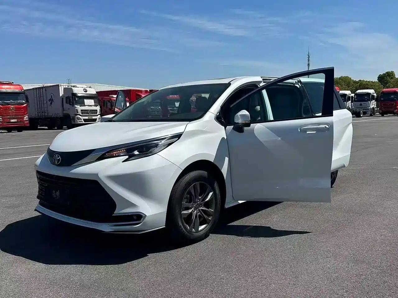 2026 Sienna 2.5L Hybrid 2WD Comfort Edition — миниатюра 3