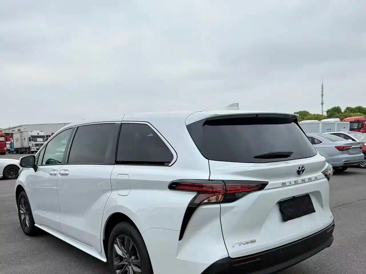 2026 Sienna 2.5L Hybrid 2WD Comfort Edition — миниатюра 21