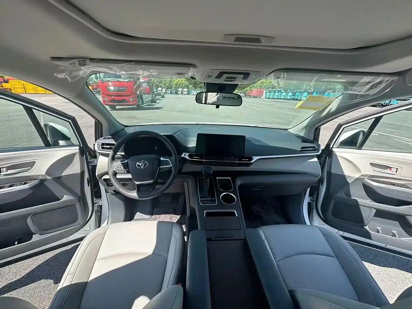 2026 Sienna 2.5L Hybrid 2WD Comfort Edition — миниатюра 7
