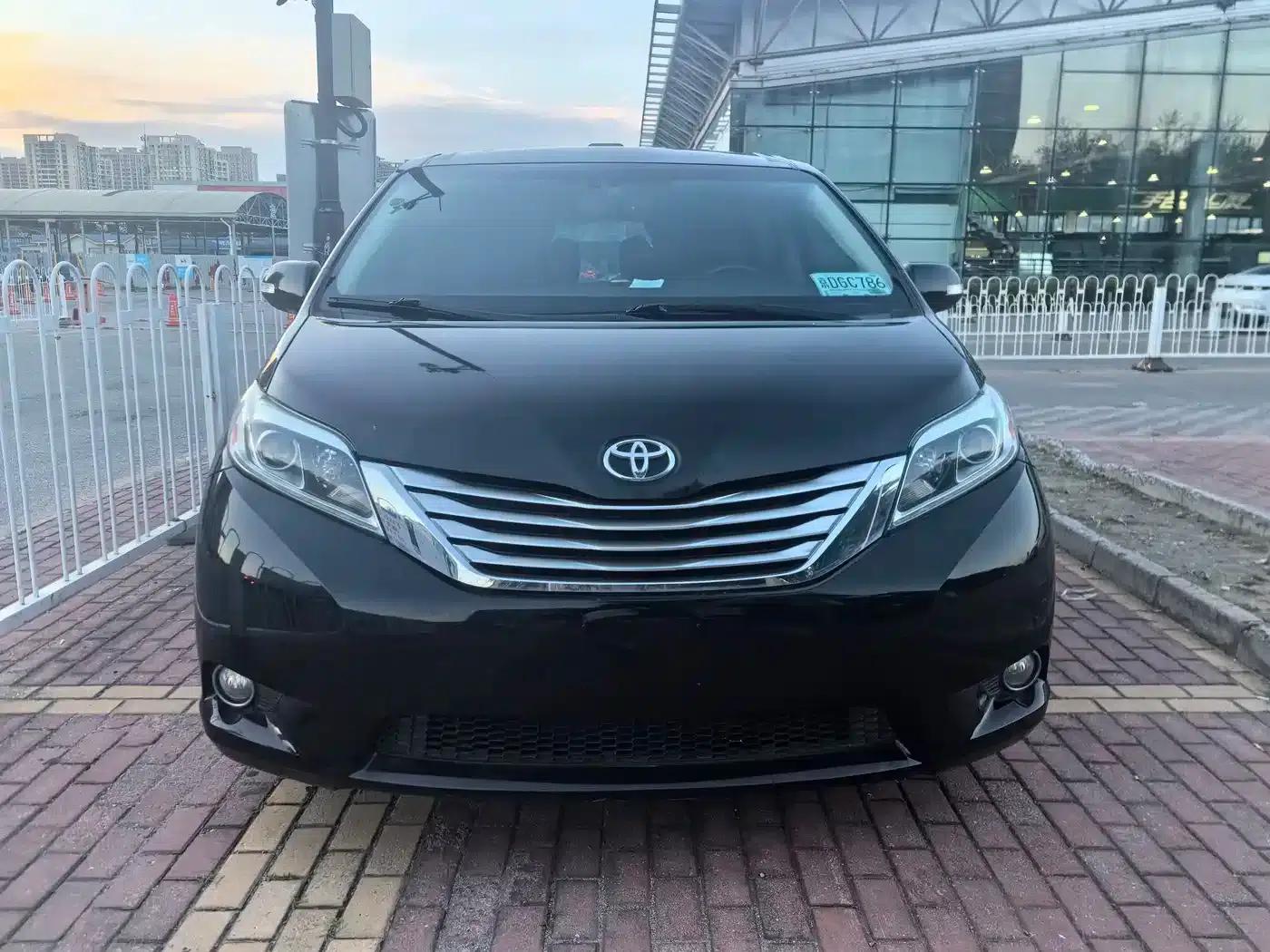 2015 SIENNA 3.5L AWD — миниатюра 2