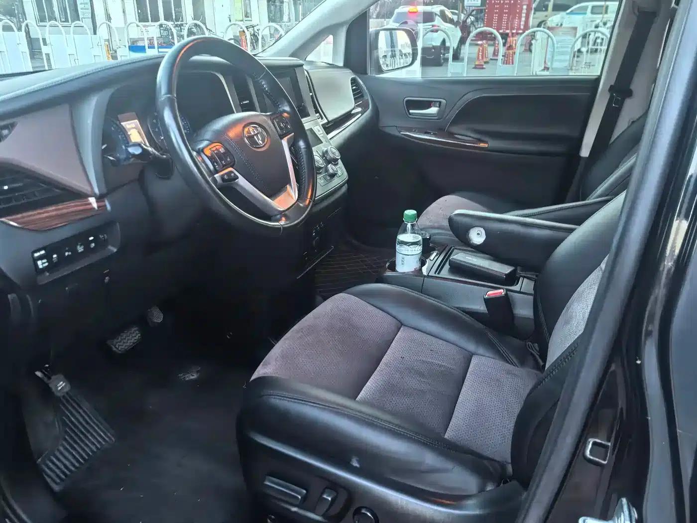 2015 SIENNA 3.5L AWD — миниатюра 4