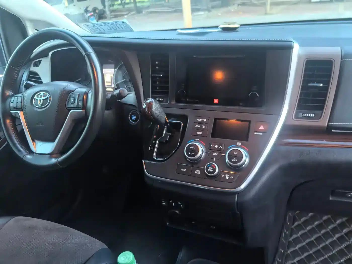 2015 SIENNA 3.5L AWD — миниатюра 10