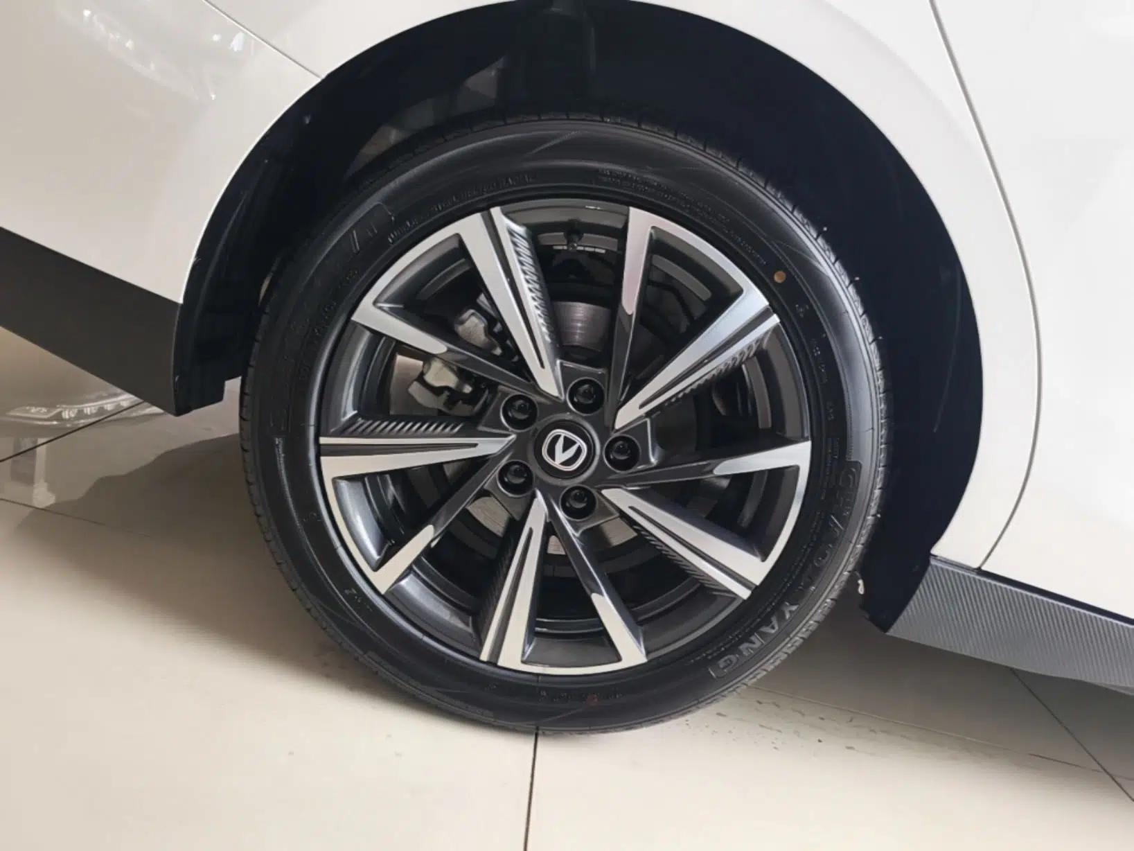 CHANGAN Eado 2025 Blue Whale 1.5T 500Bar Flagship Model — миниатюра 11