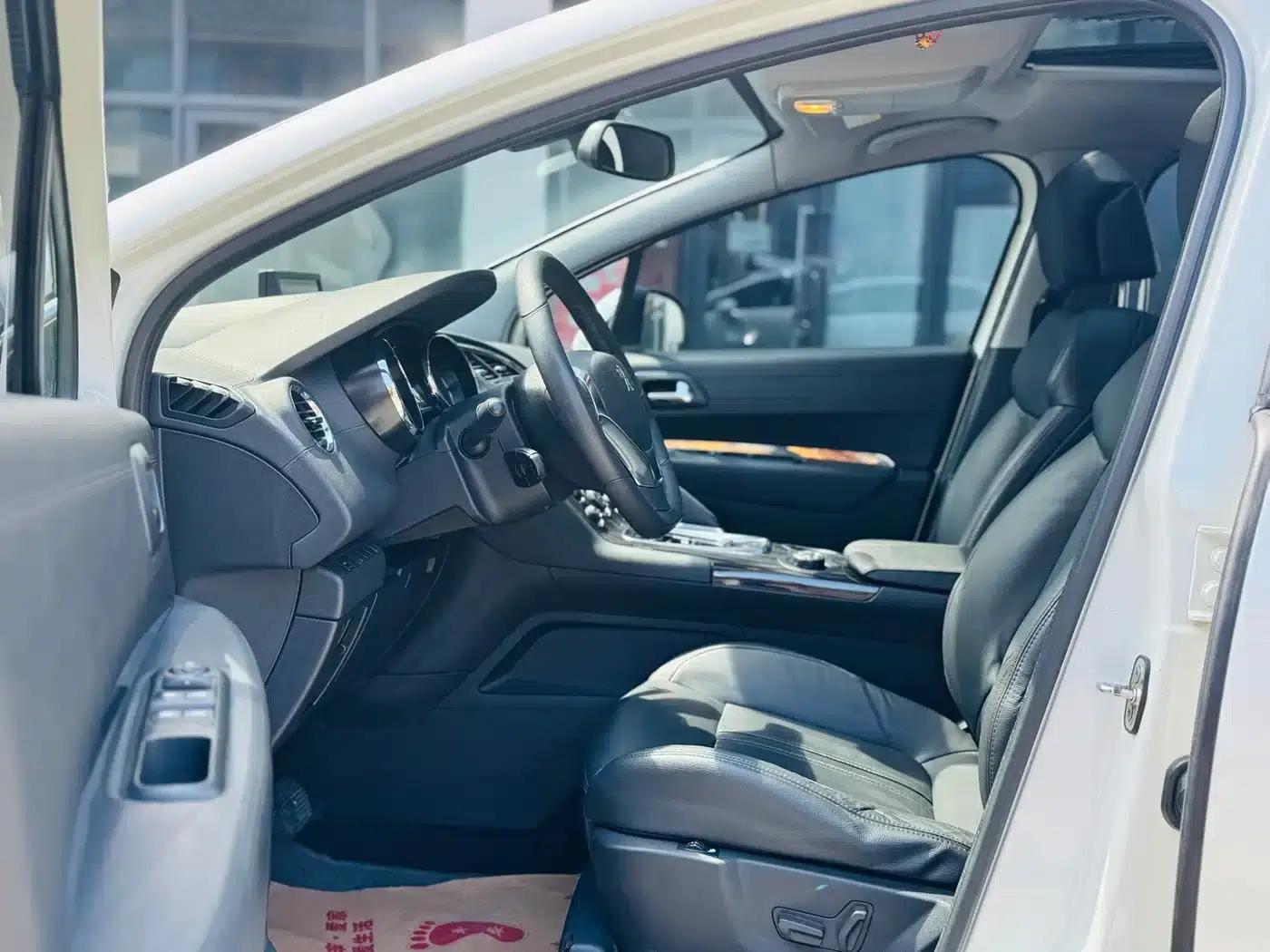 Peugeot 3008 2013 1.6THP Automatic Premium Edition — миниатюра 11