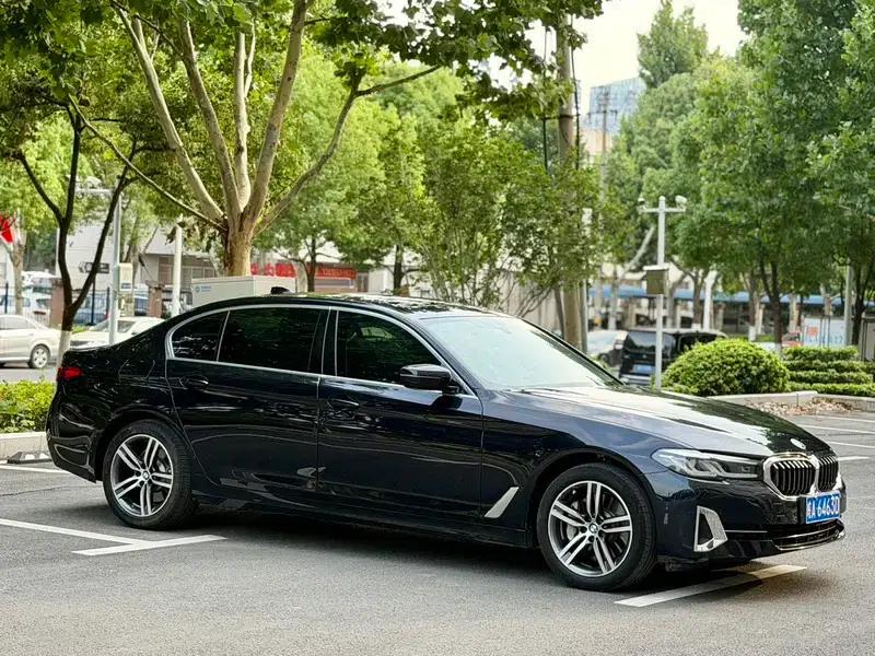 BMW 5 Series 2022 Facelift 530Li Leading Luxury Package — миниатюра 3