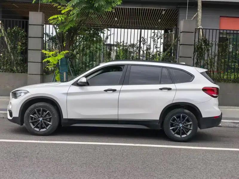 BMW X1 2018 sDrive18Li Fashion Edition — миниатюра 4