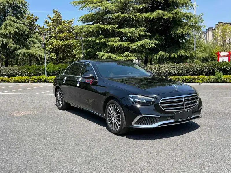 2023 Mercedes-Benz E-Class E 260 L Sedan — миниатюра 3