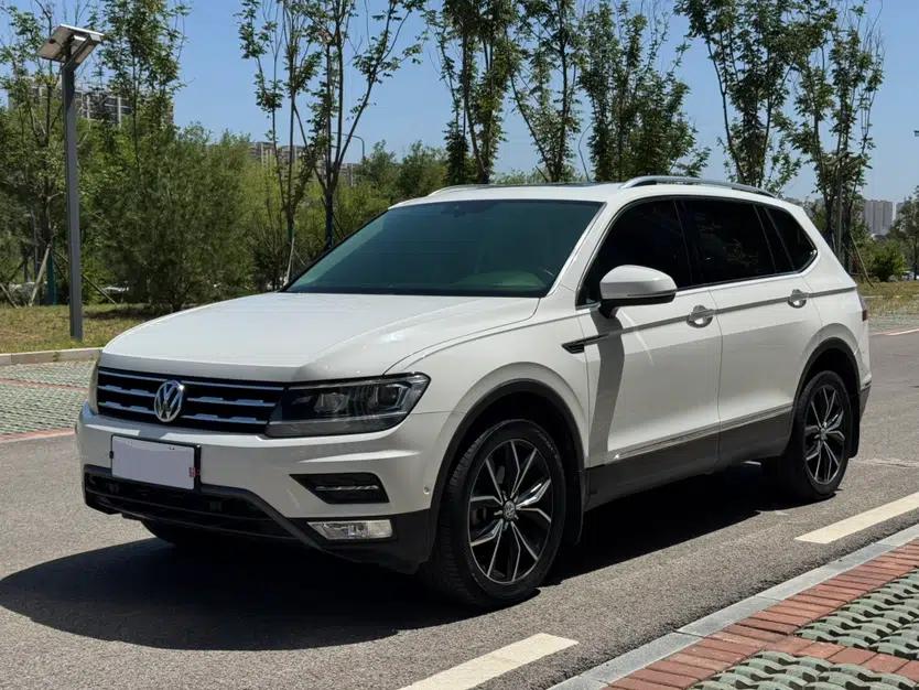 Volkswagen Tiguan L 2020 330TSI Automatic Two-Wheel Drive Smart Luxury Edition China VI Standard — миниатюра 1