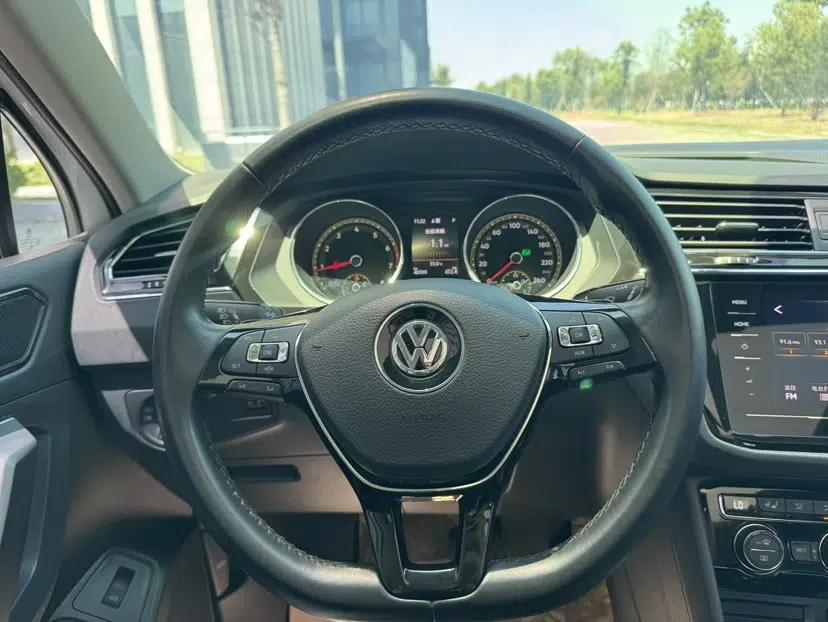 Volkswagen Tiguan L 2020 330TSI Automatic Two-Wheel Drive Smart Luxury Edition China VI Standard — миниатюра 13