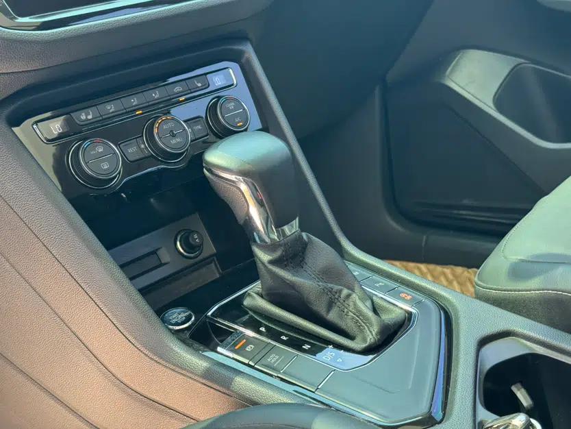 Volkswagen Tiguan L 2020 330TSI Automatic Two-Wheel Drive Smart Luxury Edition China VI Standard — миниатюра 15