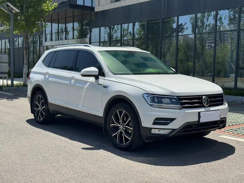 Volkswagen Tiguan L 2020 330TSI Automatic Two-Wheel Drive Smart Luxury Edition China VI Standard — миниатюра 3