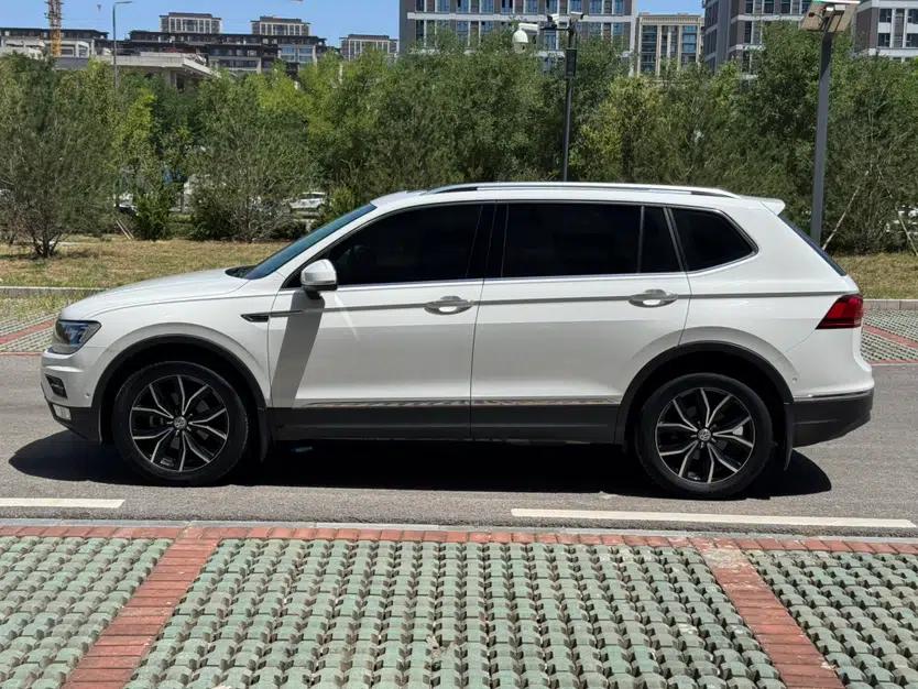 Volkswagen Tiguan L 2020 330TSI Automatic Two-Wheel Drive Smart Luxury Edition China VI Standard — миниатюра 4