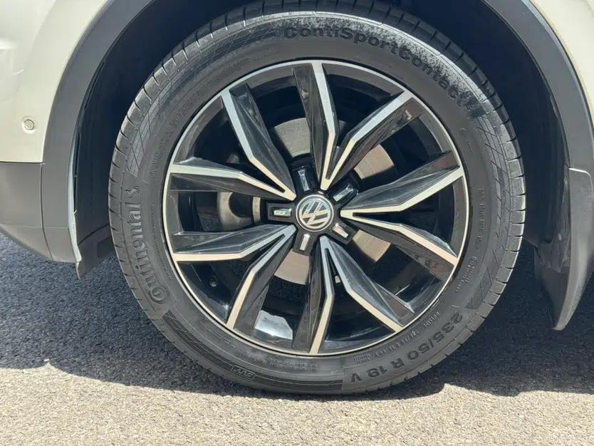 Volkswagen Tiguan L 2020 330TSI Automatic Two-Wheel Drive Smart Luxury Edition China VI Standard — миниатюра 10