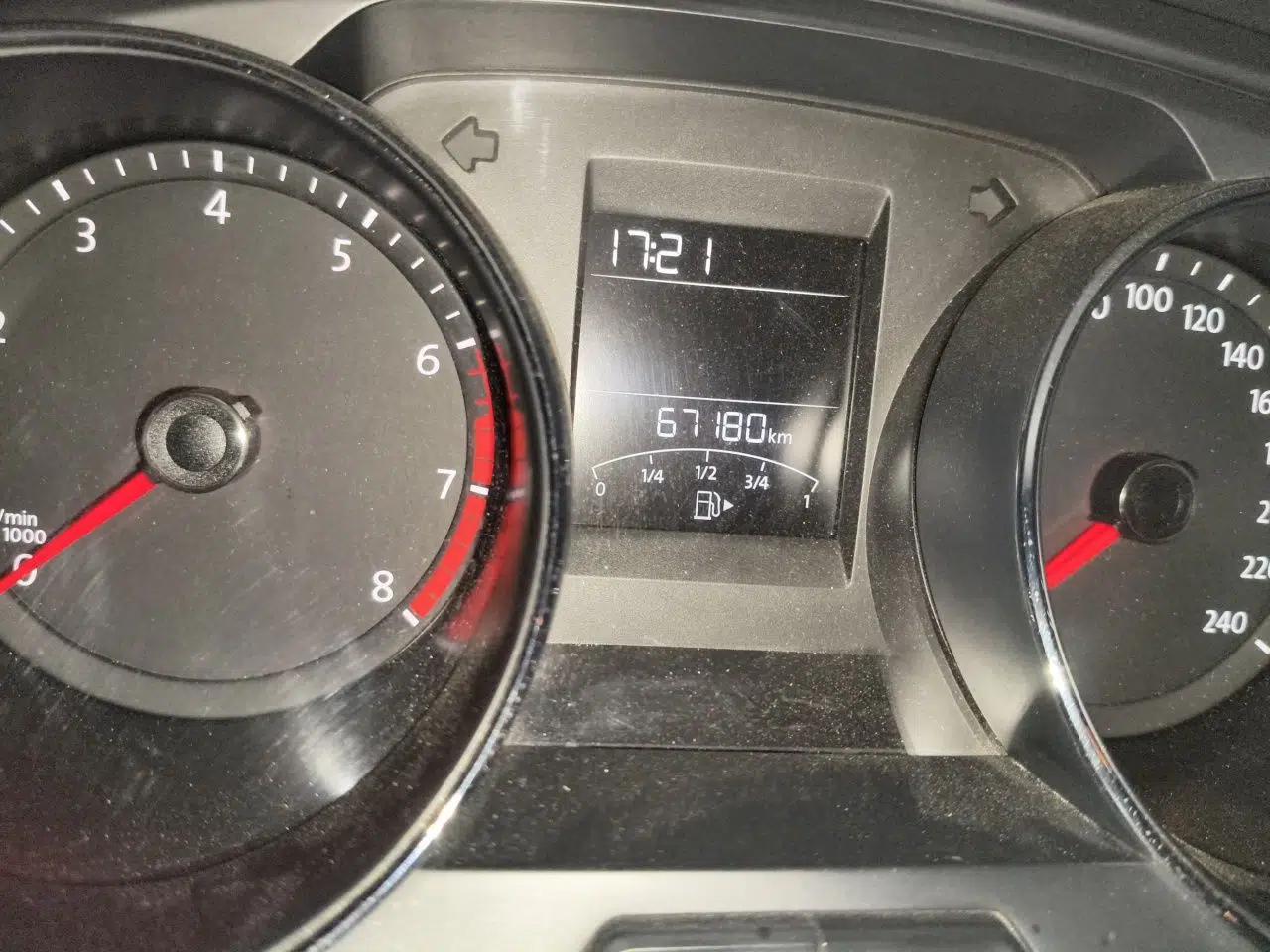 Volkswagen Bora 2016 1.6L Manual Fashion Edition — миниатюра 12