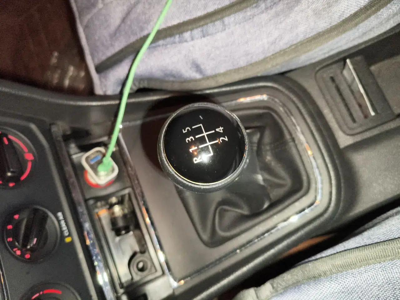 Volkswagen Bora 2016 1.6L Manual Fashion Edition — миниатюра 14