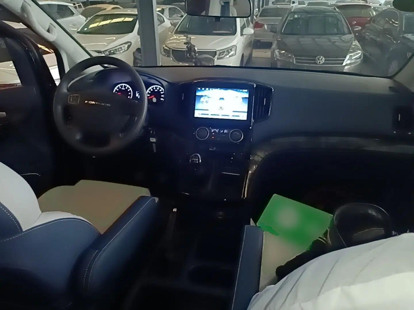 FORTHING Lingzhi PLUS 2025 Model 1.5T Manual Luxury Edition 7-seater — миниатюра 17