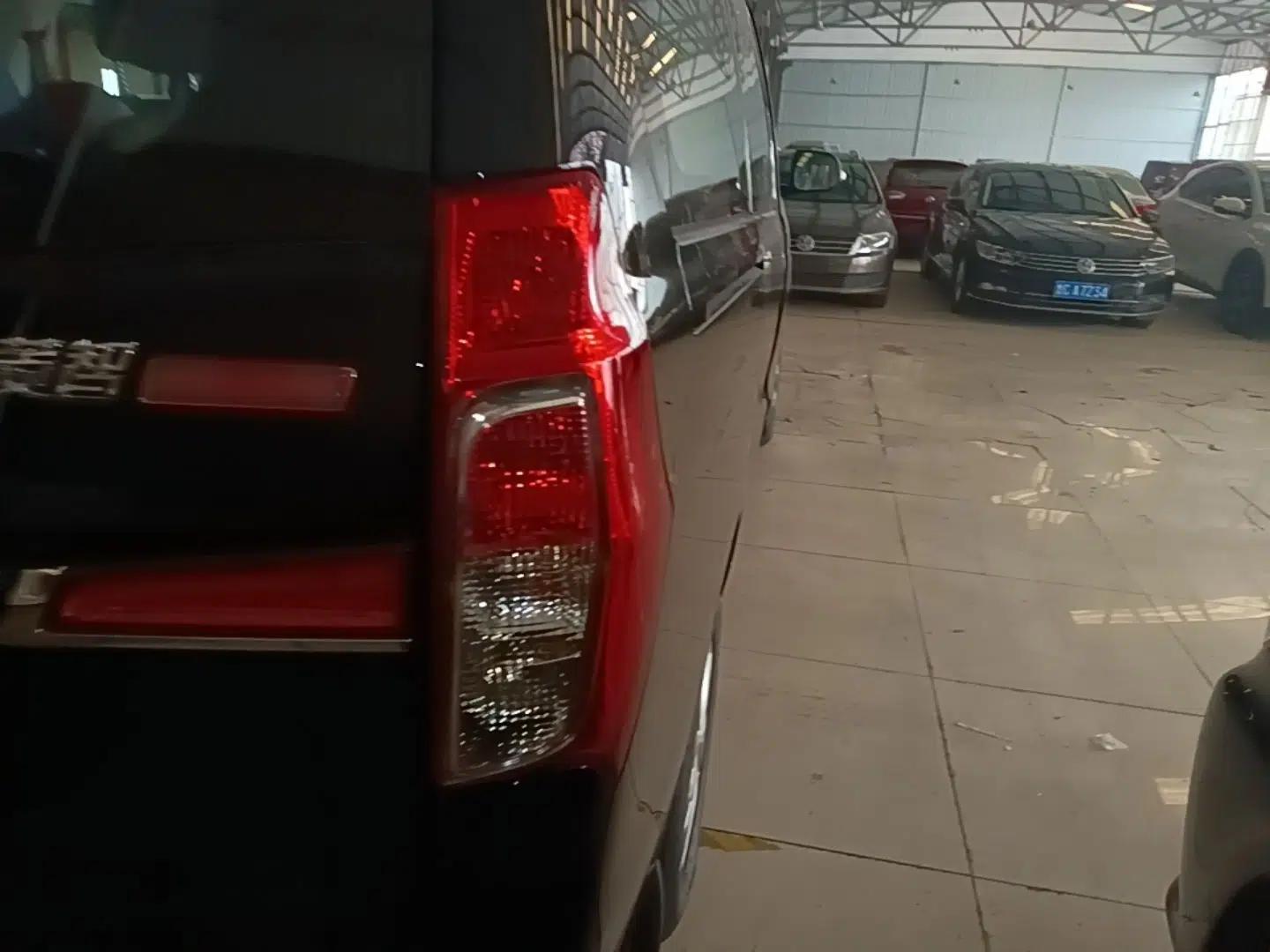 FORTHING Lingzhi PLUS 2025 Model 1.5T Manual Luxury Edition 7-seater — миниатюра 9