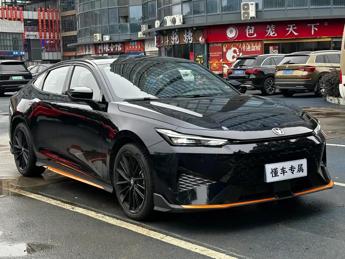 Changan UNI-V 2024 1.5T Premium Sport — миниатюра 3