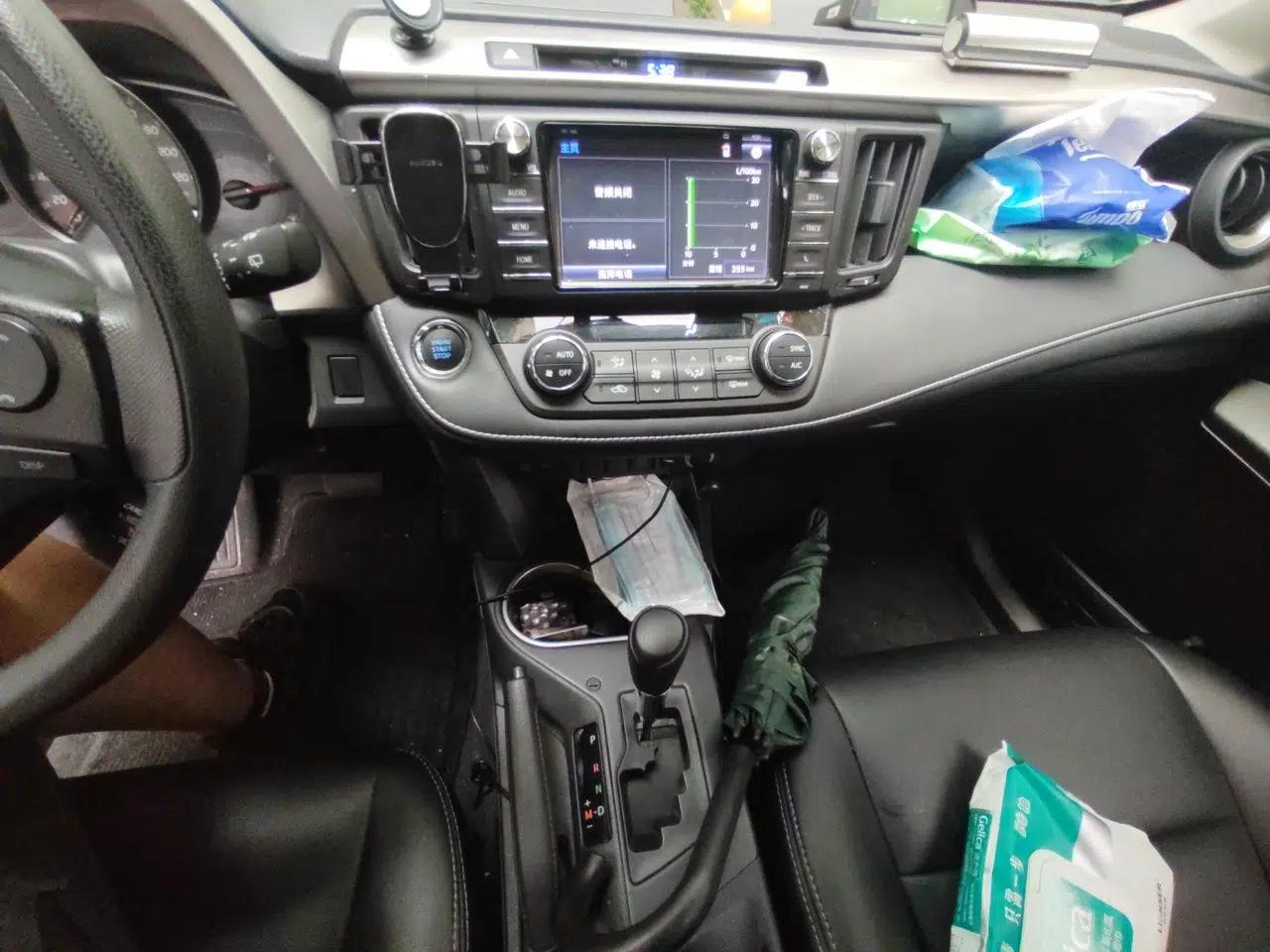 Toyota RAV4 2015 2.0L CVT Two-Wheel Drive Fashion Edition — миниатюра 13
