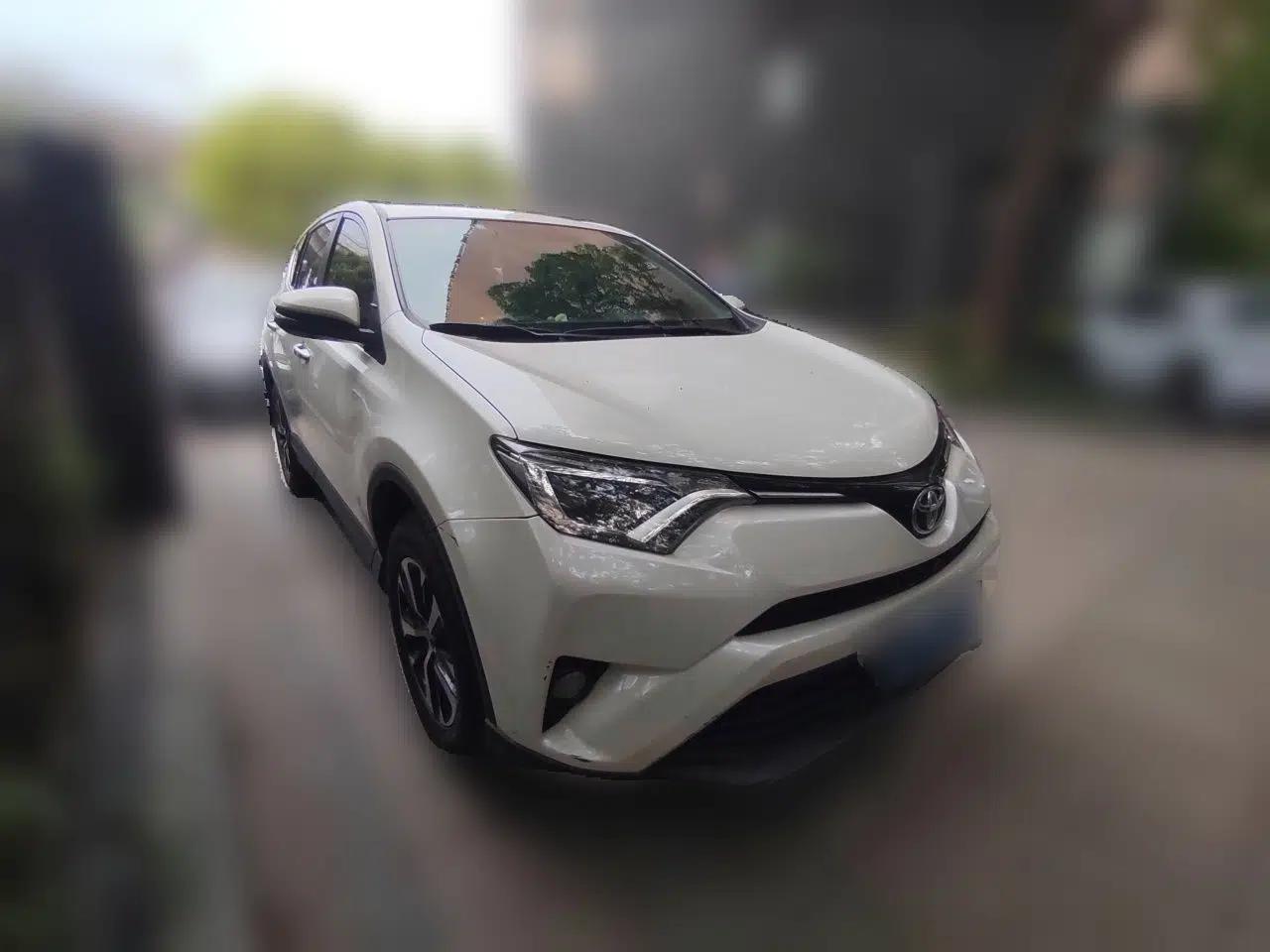 Toyota RAV4 2015 2.0L CVT Two-Wheel Drive Fashion Edition — миниатюра 3