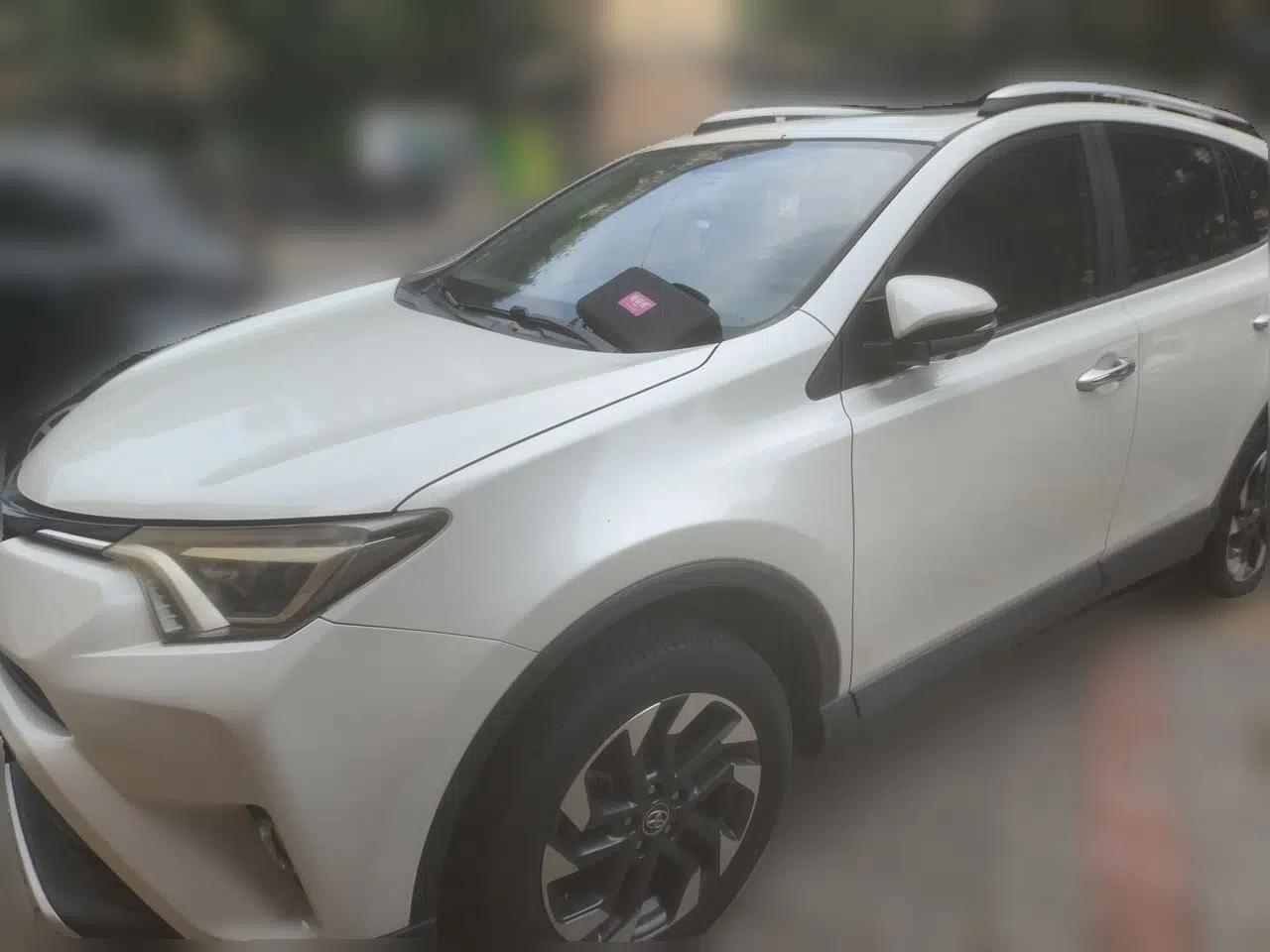 Toyota RAV4 2016 2.5L Automatic 4x4 Elite Edition — миниатюра 1