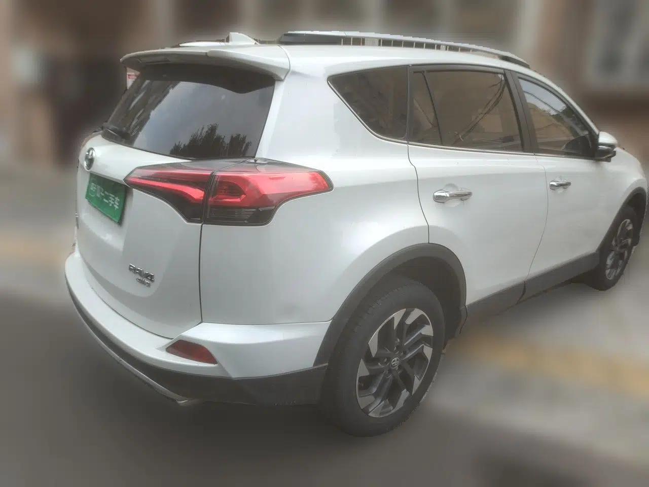 Toyota RAV4 2016 2.5L Automatic 4x4 Elite Edition — миниатюра 6