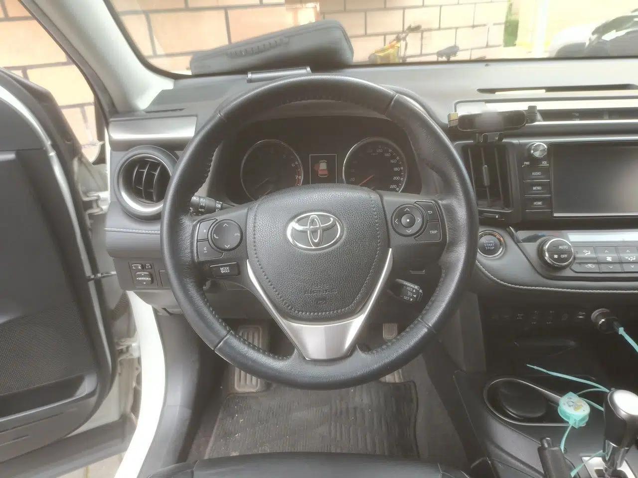 Toyota RAV4 2016 2.5L Automatic 4x4 Elite Edition — миниатюра 10