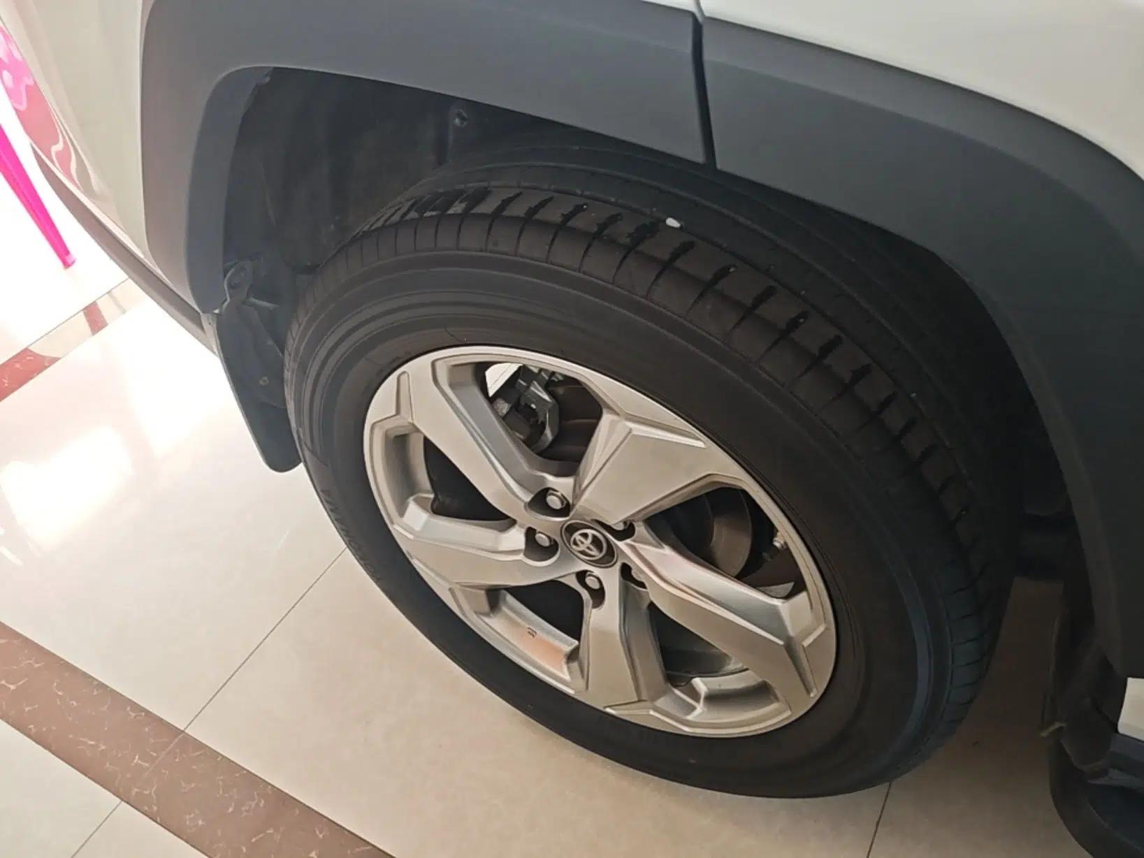 Toyota RAV4 2022 2.0L CVT Two-Wheel Drive Fashion Plus Edition — миниатюра 11