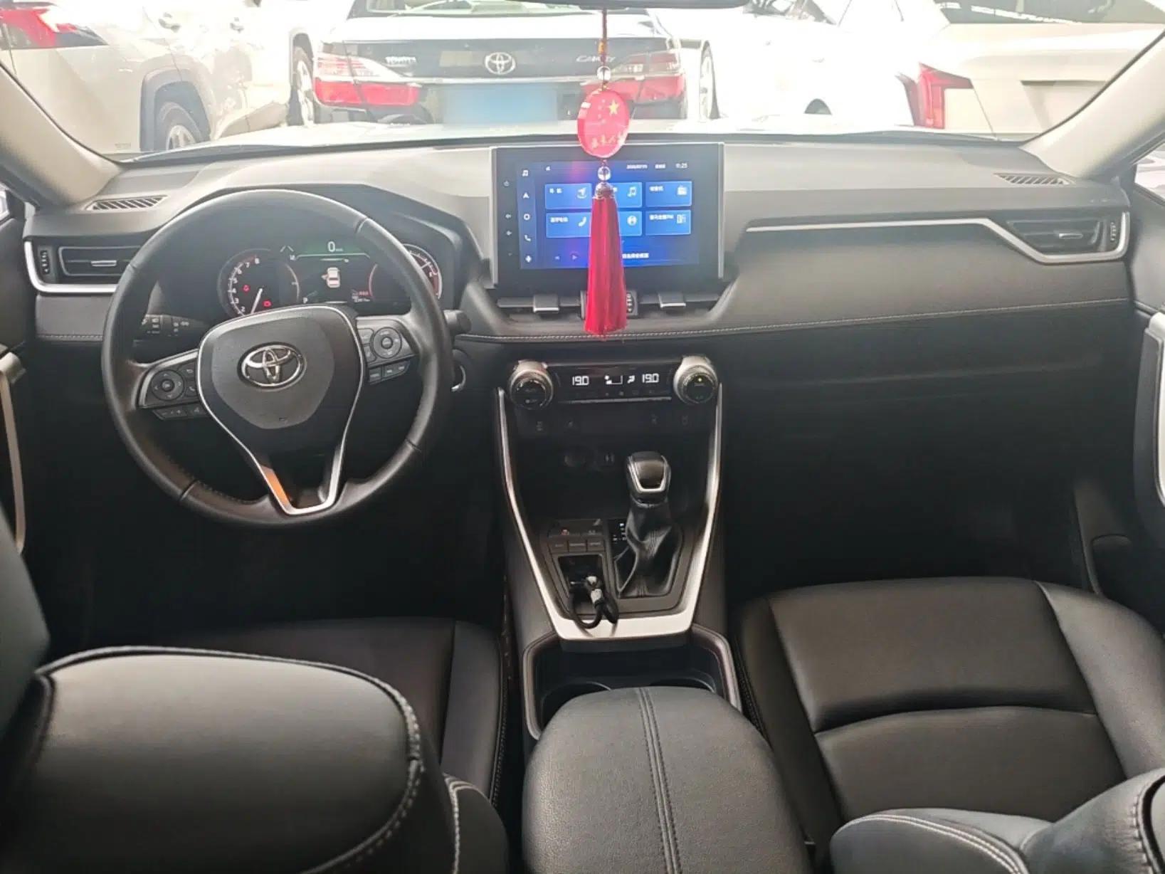 Toyota RAV4 2022 2.0L CVT Two-Wheel Drive Fashion Plus Edition — миниатюра 12