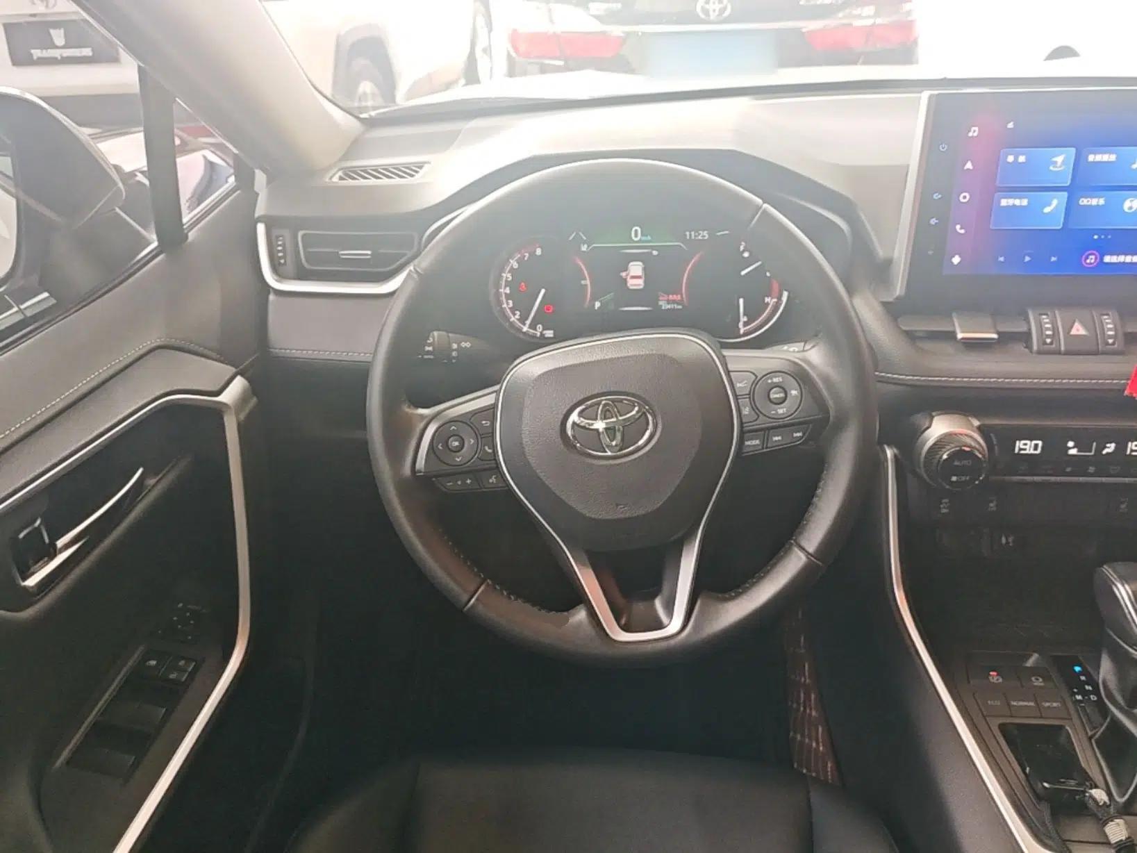 Toyota RAV4 2022 2.0L CVT Two-Wheel Drive Fashion Plus Edition — миниатюра 13