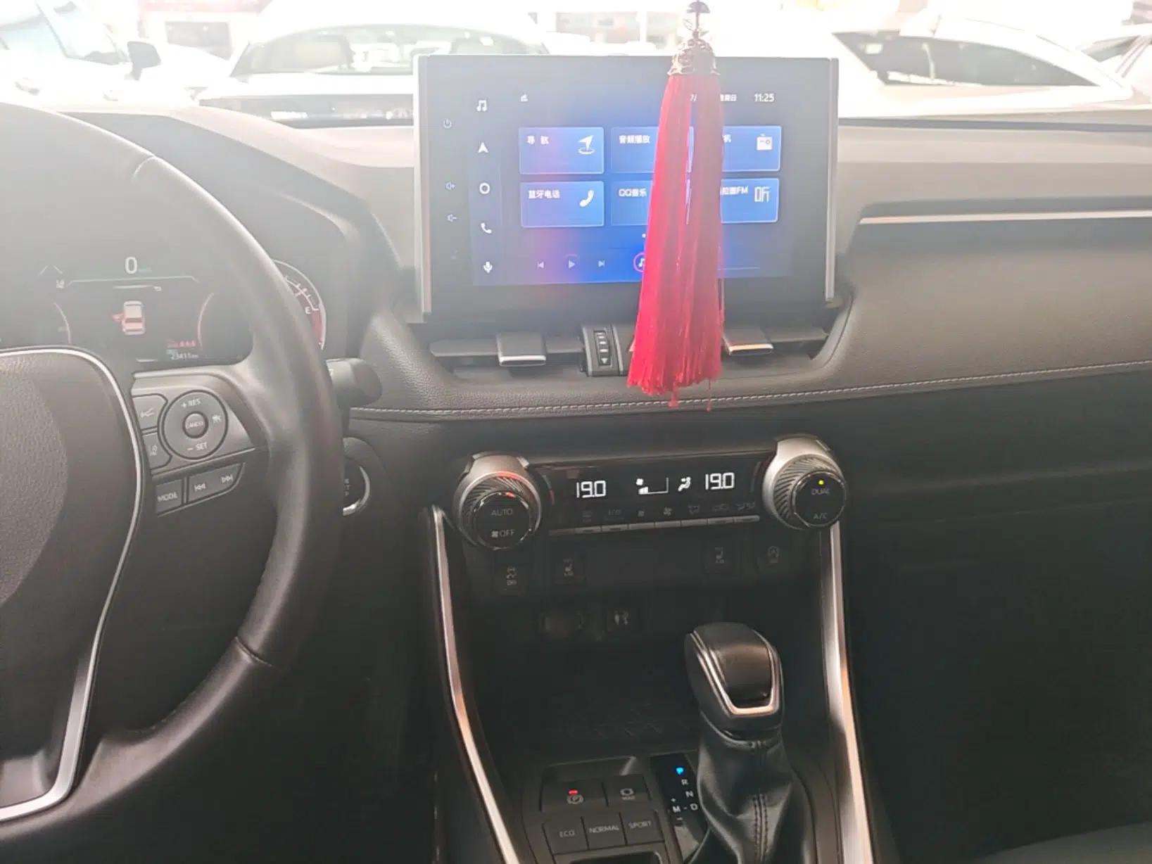Toyota RAV4 2022 2.0L CVT Two-Wheel Drive Fashion Plus Edition — миниатюра 15