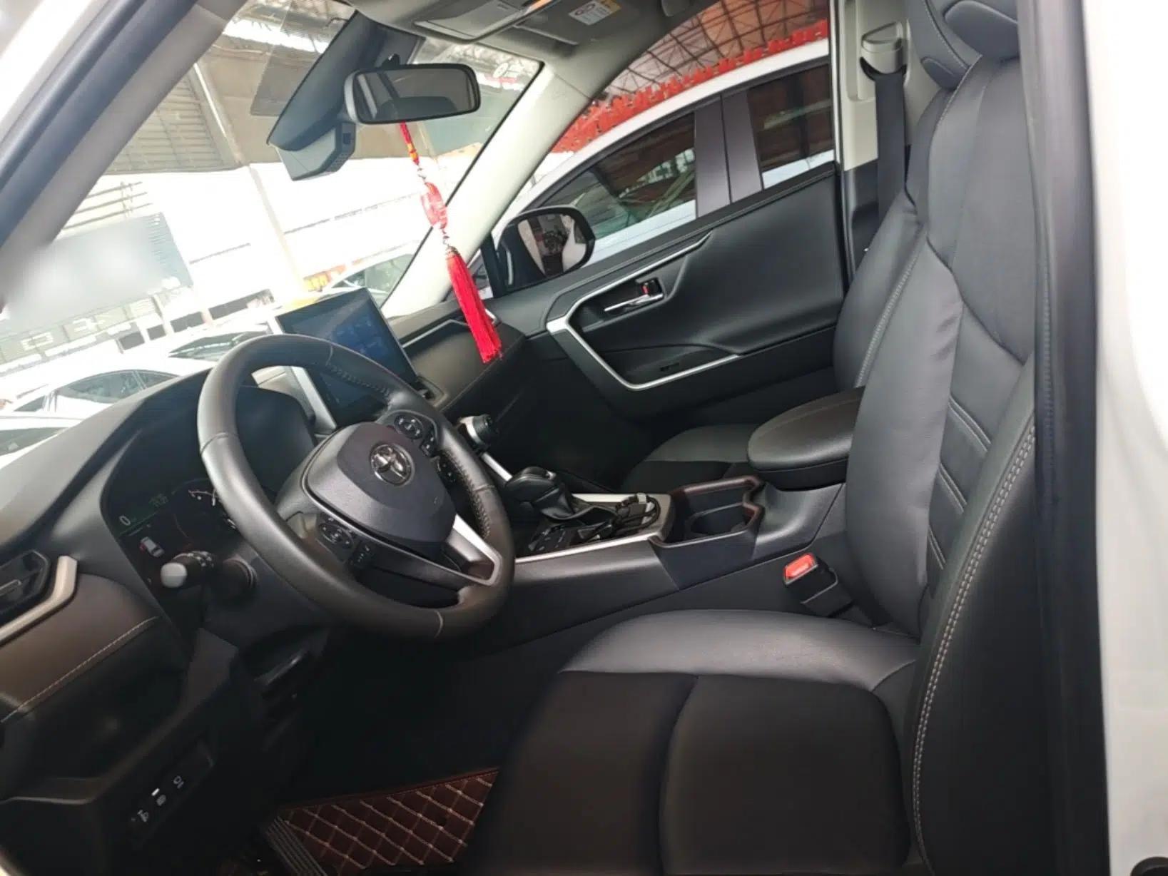 Toyota RAV4 2022 2.0L CVT Two-Wheel Drive Fashion Plus Edition — миниатюра 17