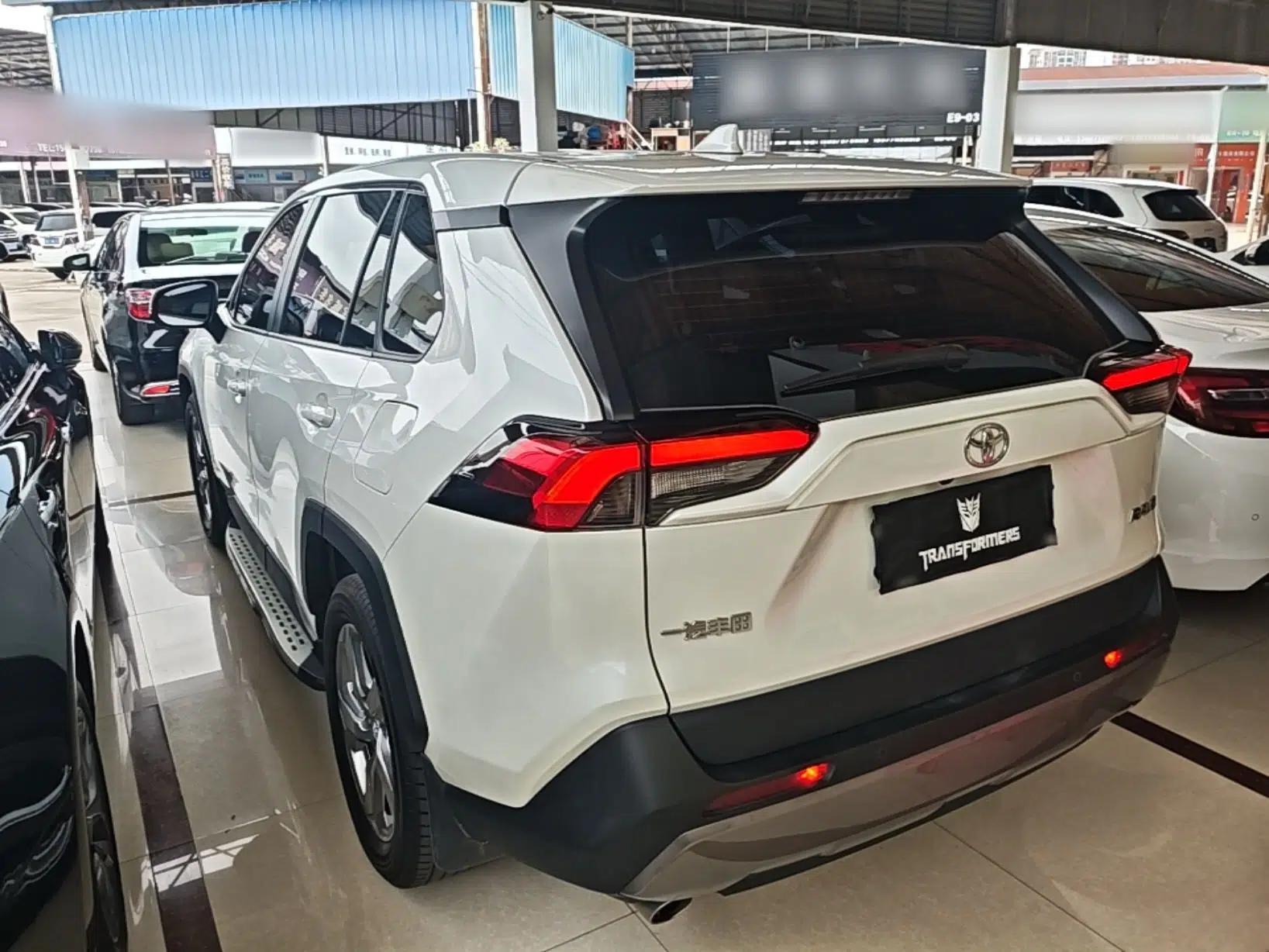 Toyota RAV4 2022 2.0L CVT Two-Wheel Drive Fashion Plus Edition — миниатюра 4