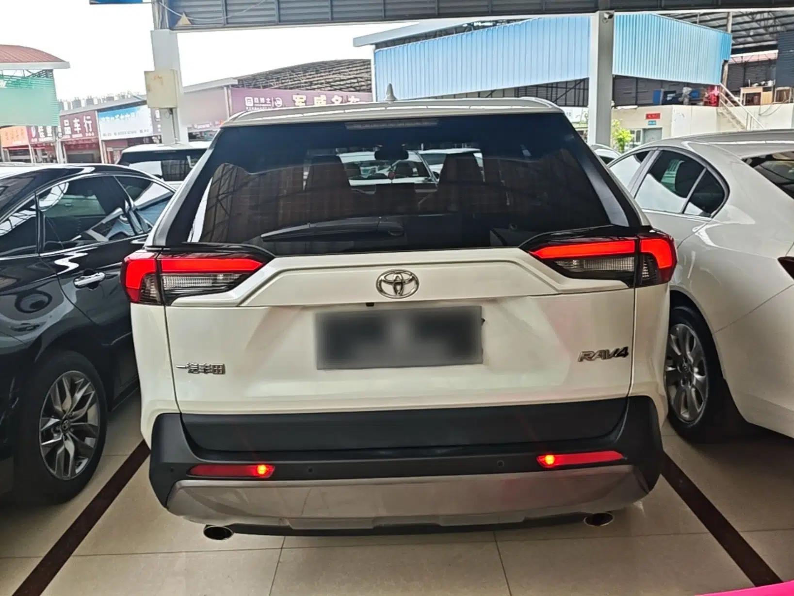 Toyota RAV4 2022 2.0L CVT Two-Wheel Drive Fashion Plus Edition — миниатюра 5