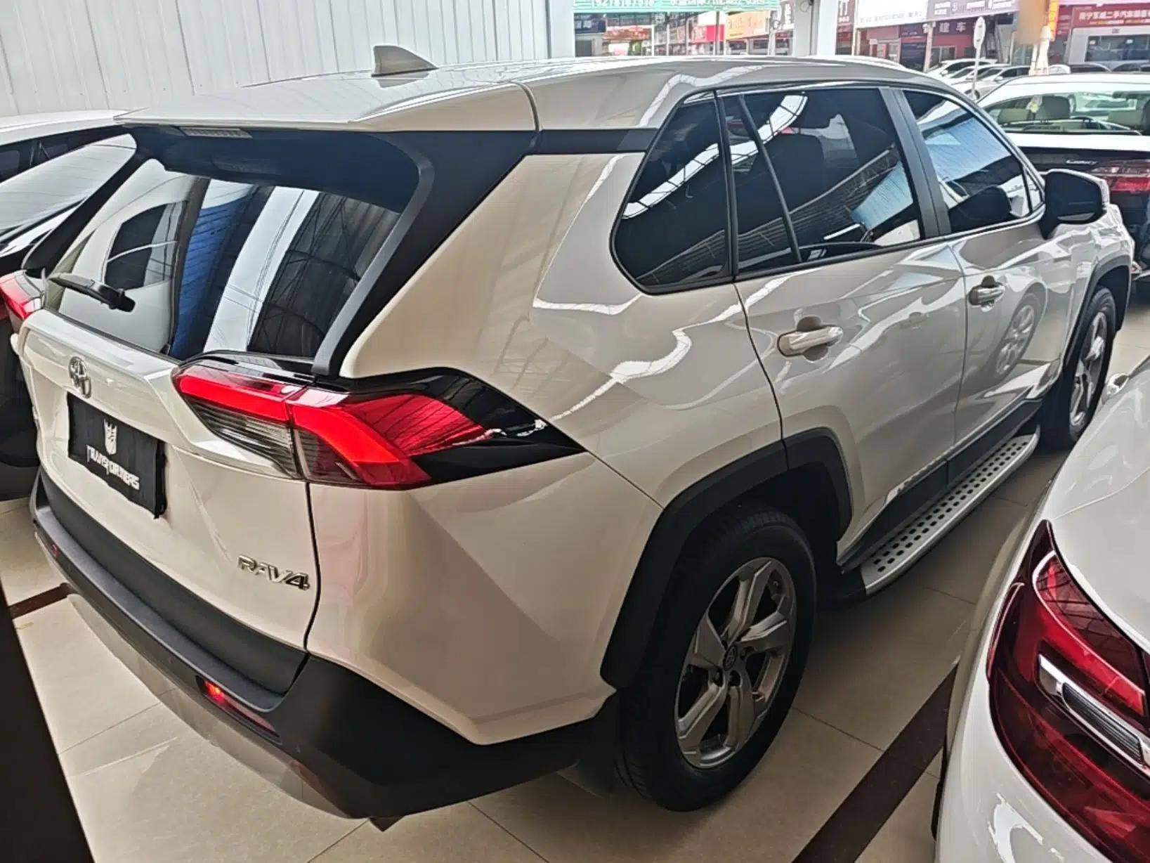 Toyota RAV4 2022 2.0L CVT Two-Wheel Drive Fashion Plus Edition — миниатюра 6