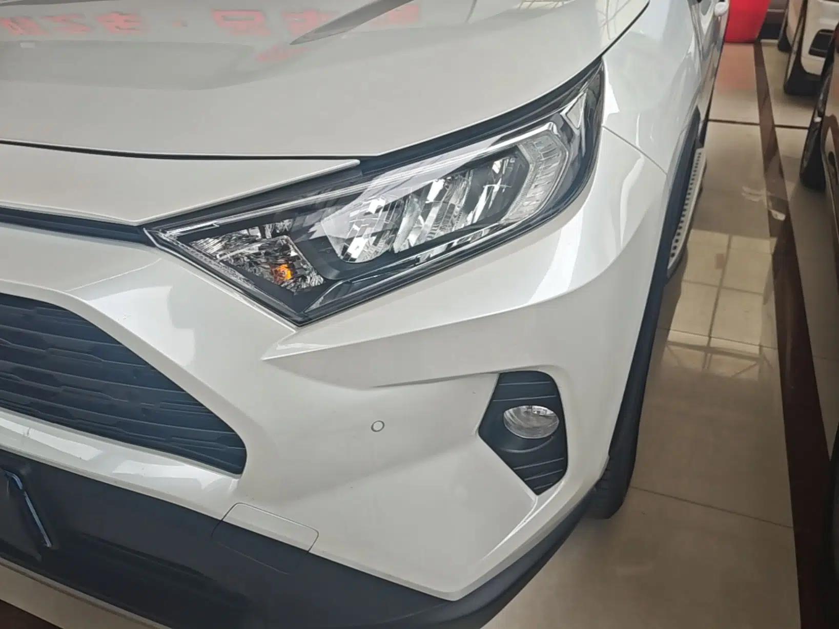 Toyota RAV4 2022 2.0L CVT Two-Wheel Drive Fashion Plus Edition — миниатюра 8