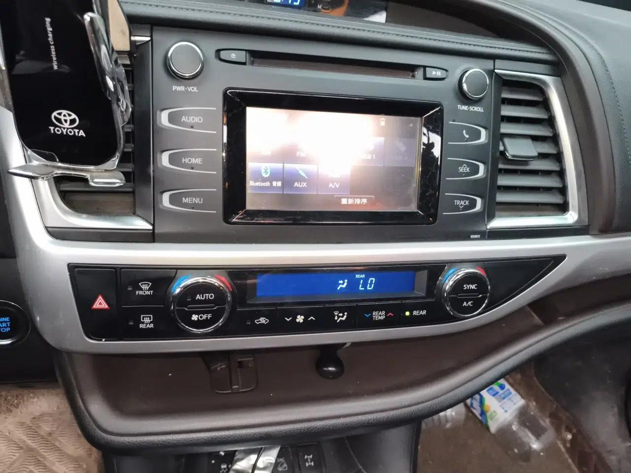 Toyota Highlander 2018 2.0T Four-Wheel Drive Knight Edition 7 Seats China VI Standard — миниатюра 13