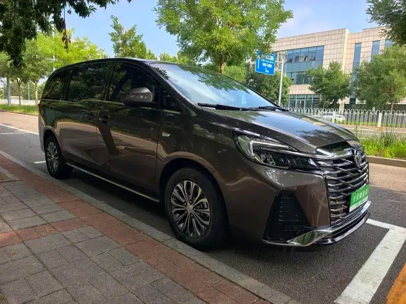 Buick GL8 2023 Land Business Class 2.0T Comfort — миниатюра 3