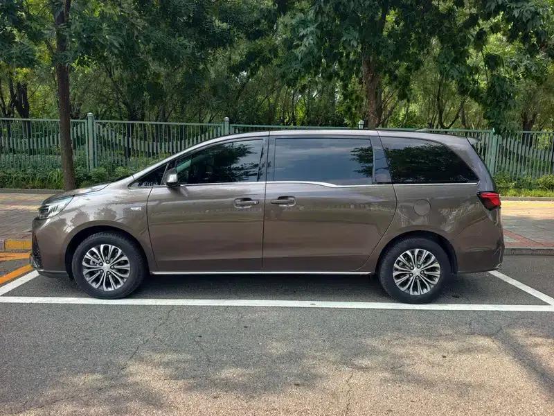 Buick GL8 2023 Land Business Class 2.0T Comfort — миниатюра 4