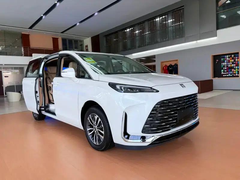 2026 Buick GL8 2.0T Automatic Front-Wheel Drive 7-Seater Factory Custom Edition — миниатюра 3