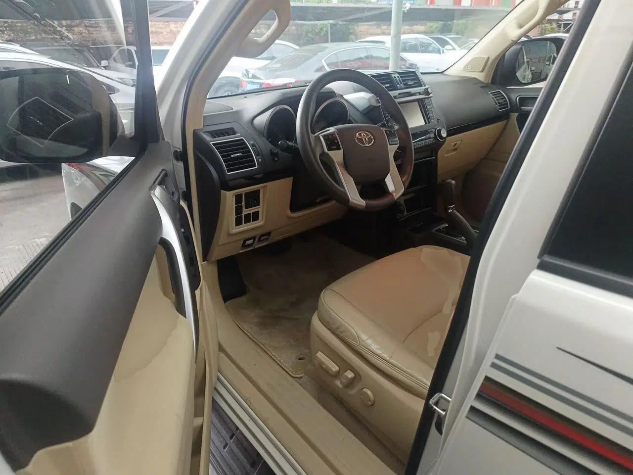 Toyota Prado 2016 2.7L Automatic Luxury Edition — миниатюра 16