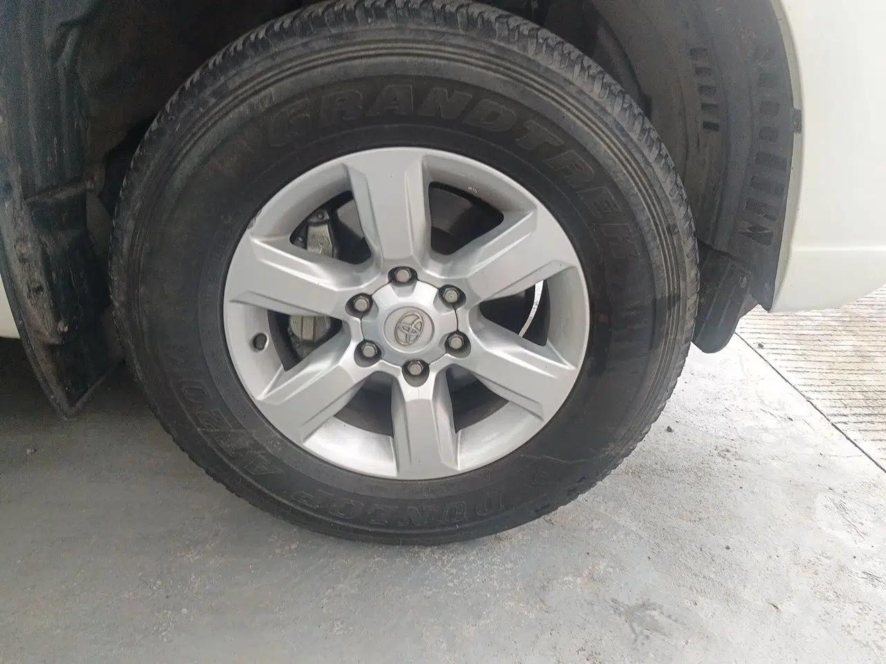 Toyota Prado 2016 2.7L Automatic Luxury Edition — миниатюра 8