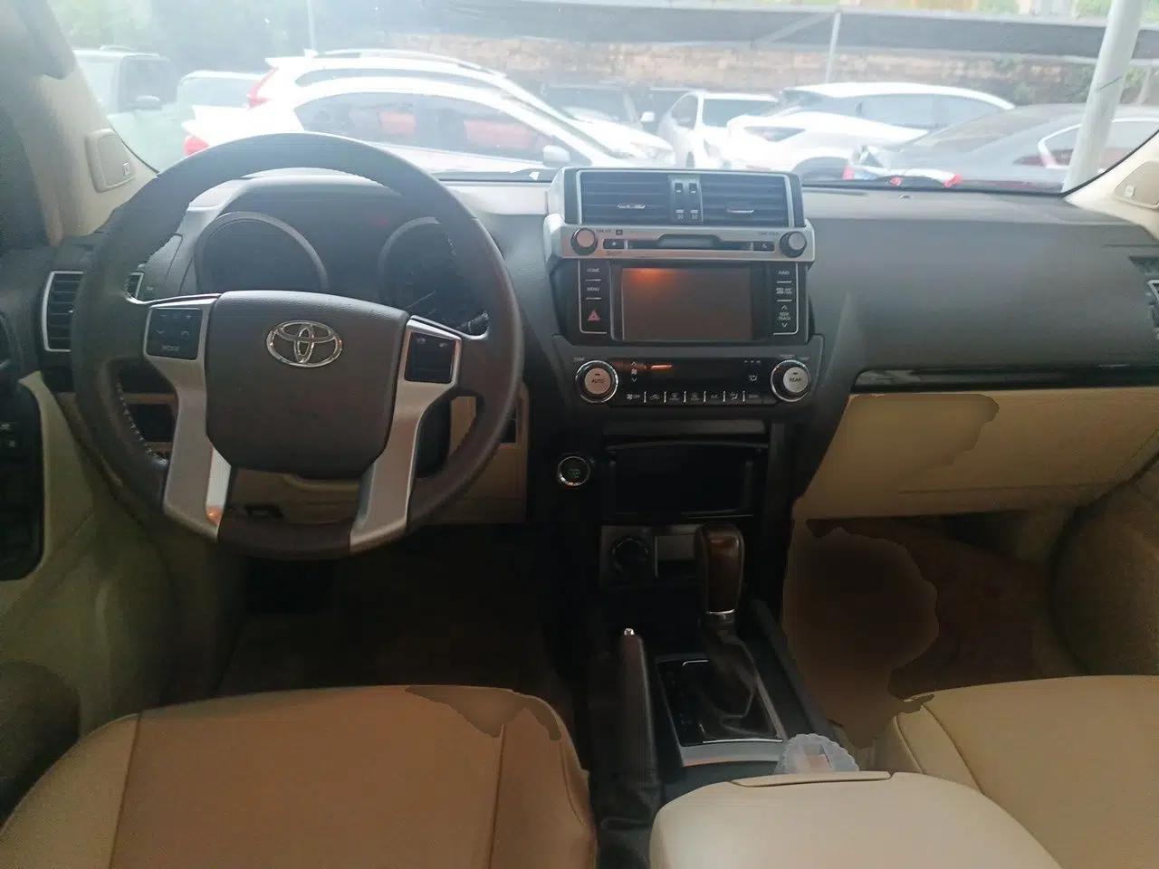 Toyota Prado 2016 2.7L Automatic Luxury Edition — миниатюра 9