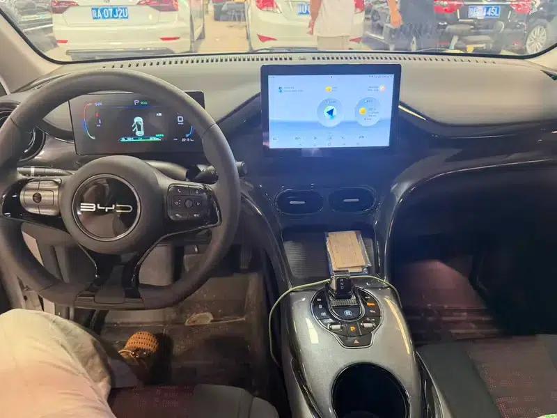 BYD e2 2023 Luxury Edition — миниатюра 7