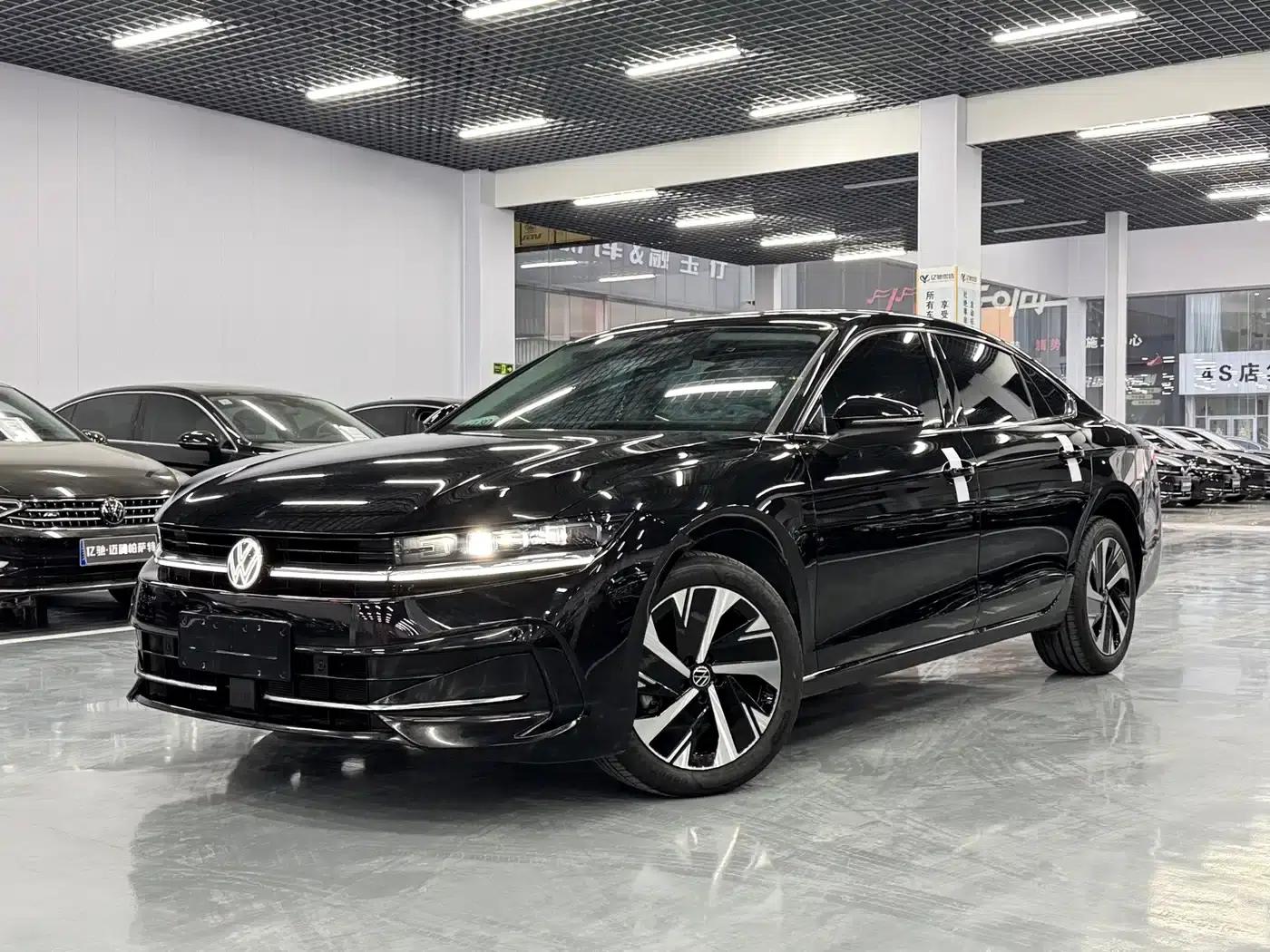 The 2024 Volkswagen Passat 300TSI DSG Premium Edition features a striking package. — миниатюра 1