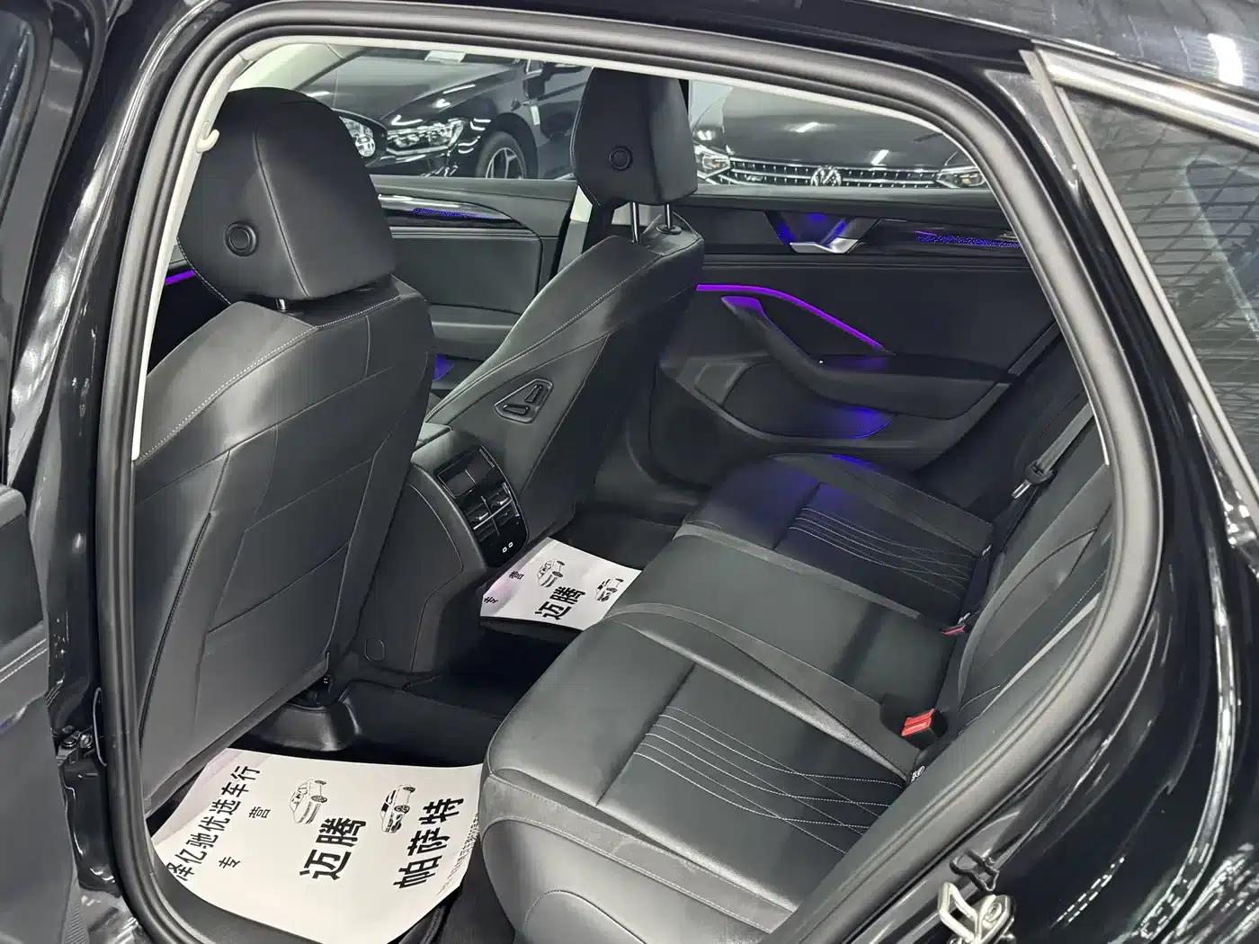 The 2024 Volkswagen Passat 300TSI DSG Premium Edition features a striking package. — миниатюра 8