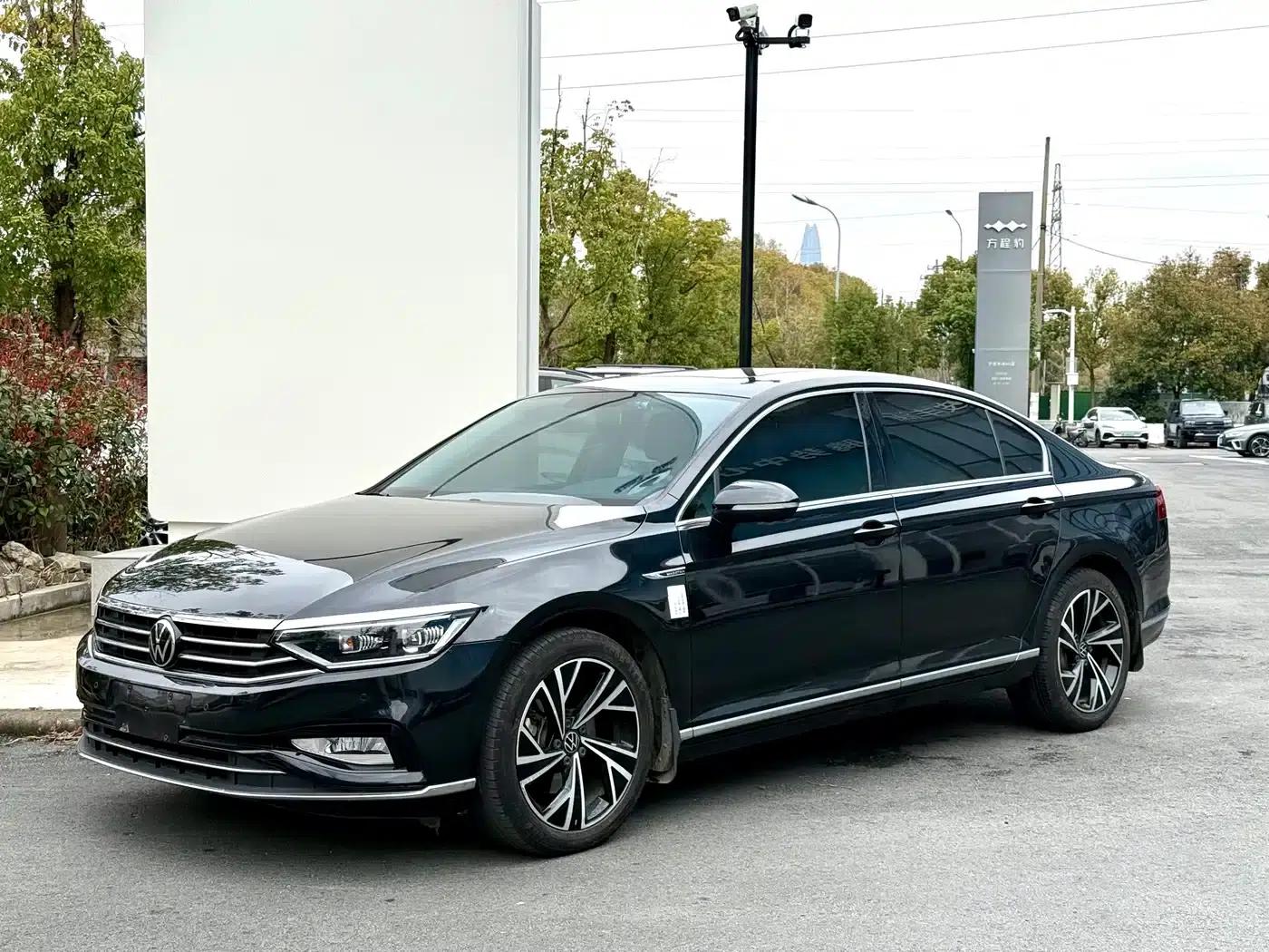 Volkswagen Passat 2021 330TSI DSG 30th Anniversary Edition — миниатюра 1
