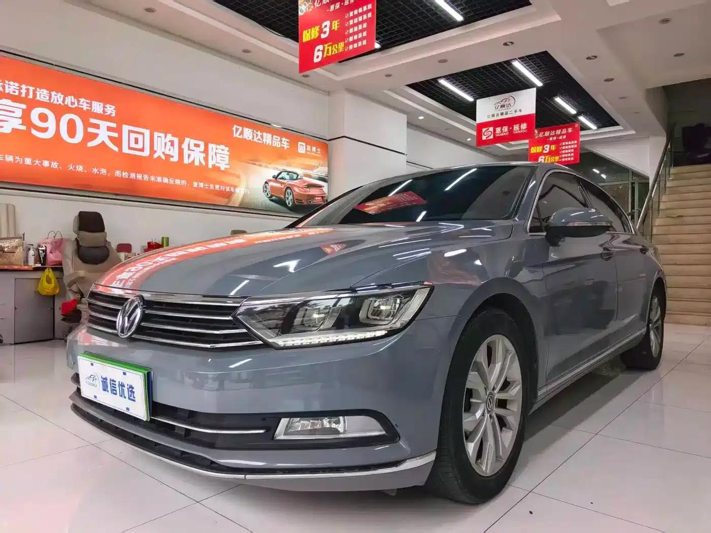 2017 Volkswagen Passat 330TSI DSG Luxury — миниатюра 1